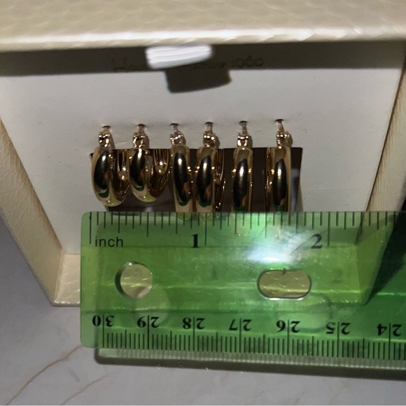 Authentic  (NIB) - Picture 7 of 7